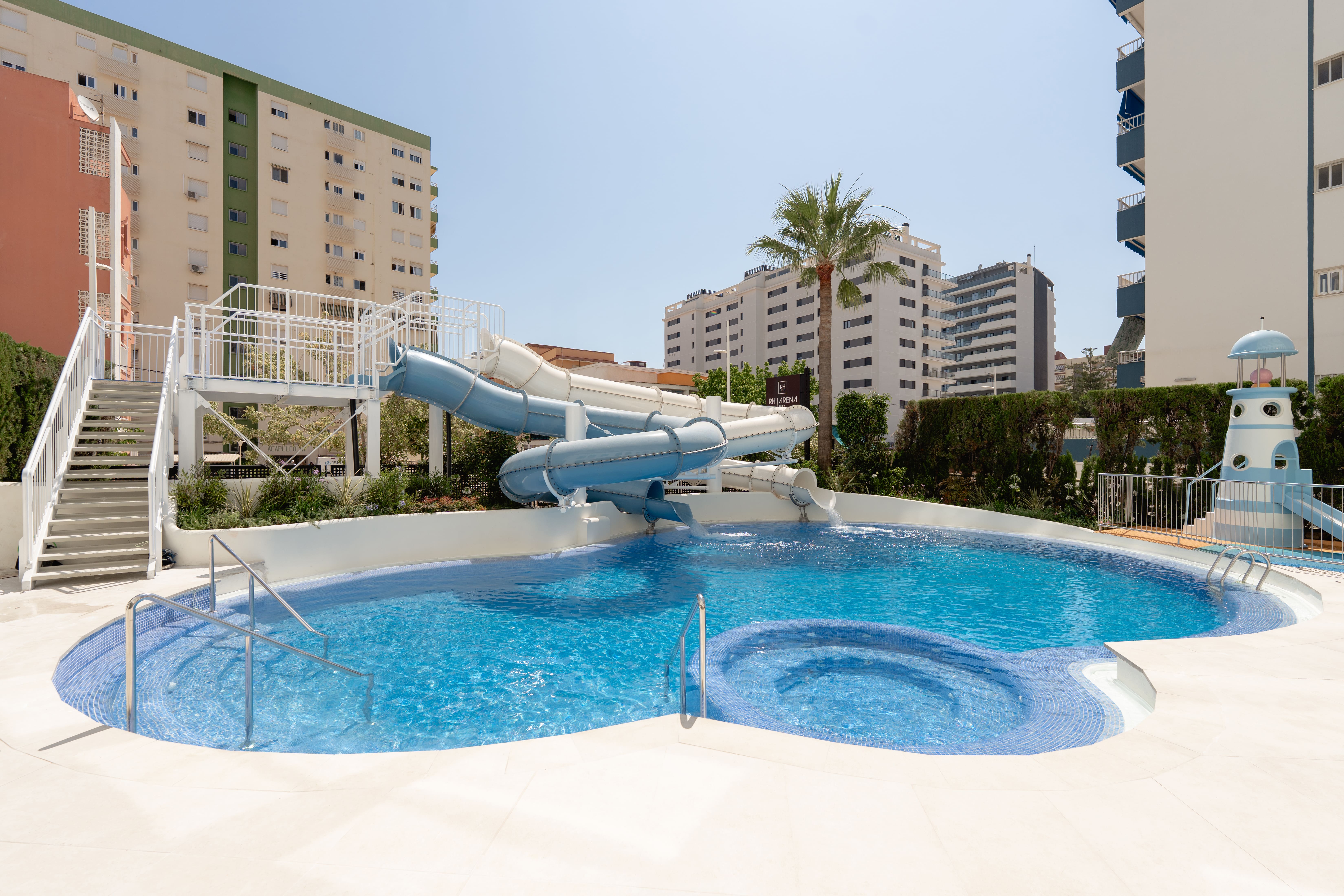 RH Hotel Arena – Zwembad met glijbaan, Playa de Gandia