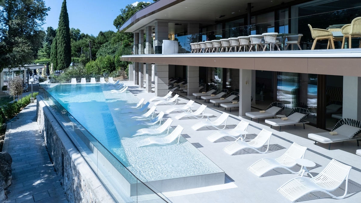 Amadria Park Grand Hotel 4 Opatijska Cvijeta – Zwembad met ligbedden, Opatija