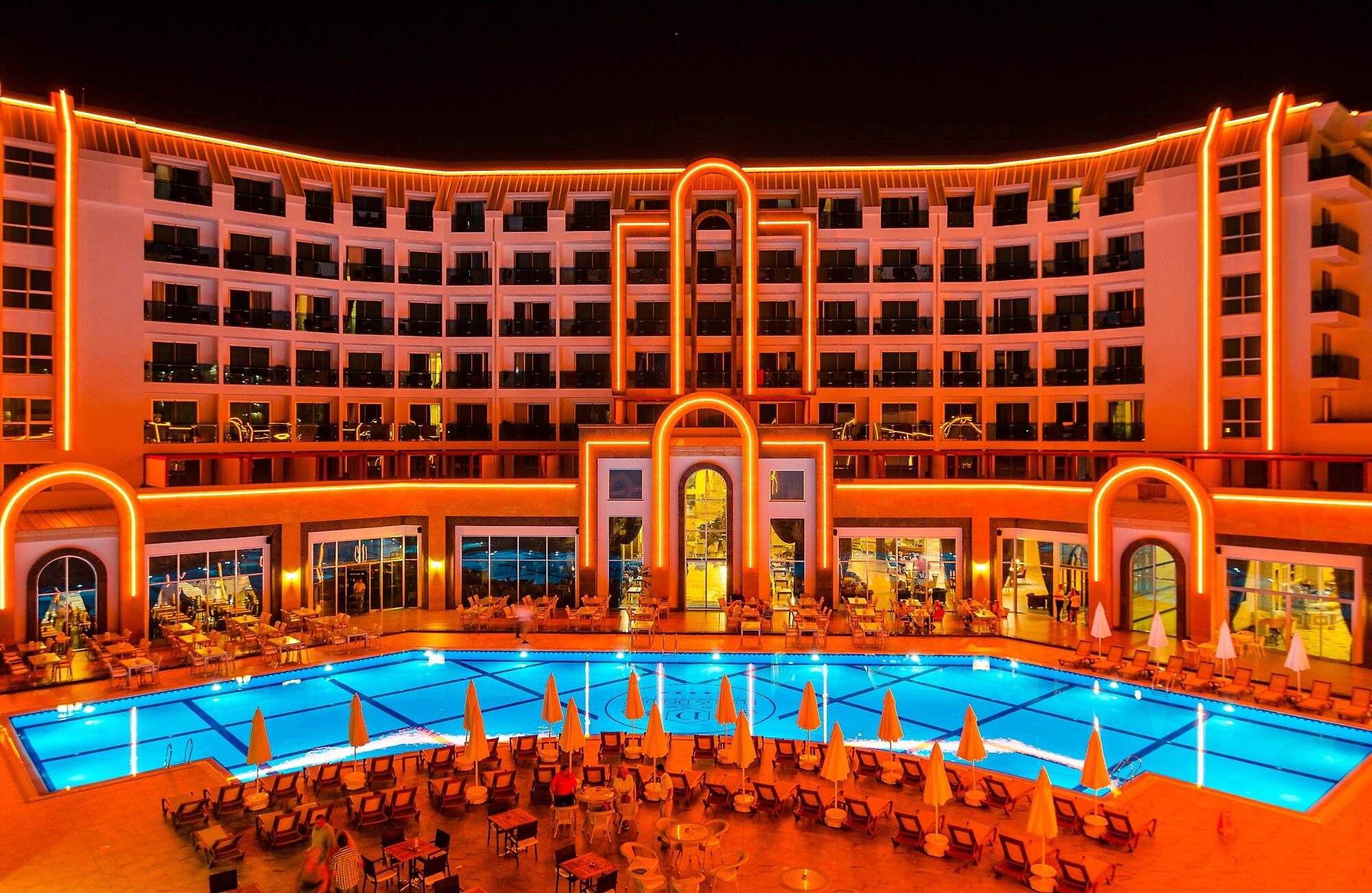 The Lumos Deluxe Resort Hotel & Spa – Hotel bij avond, Kargiçak