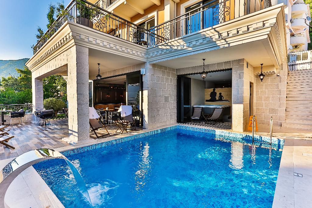 Hotel Tate – Zwembad met waterval, Budva