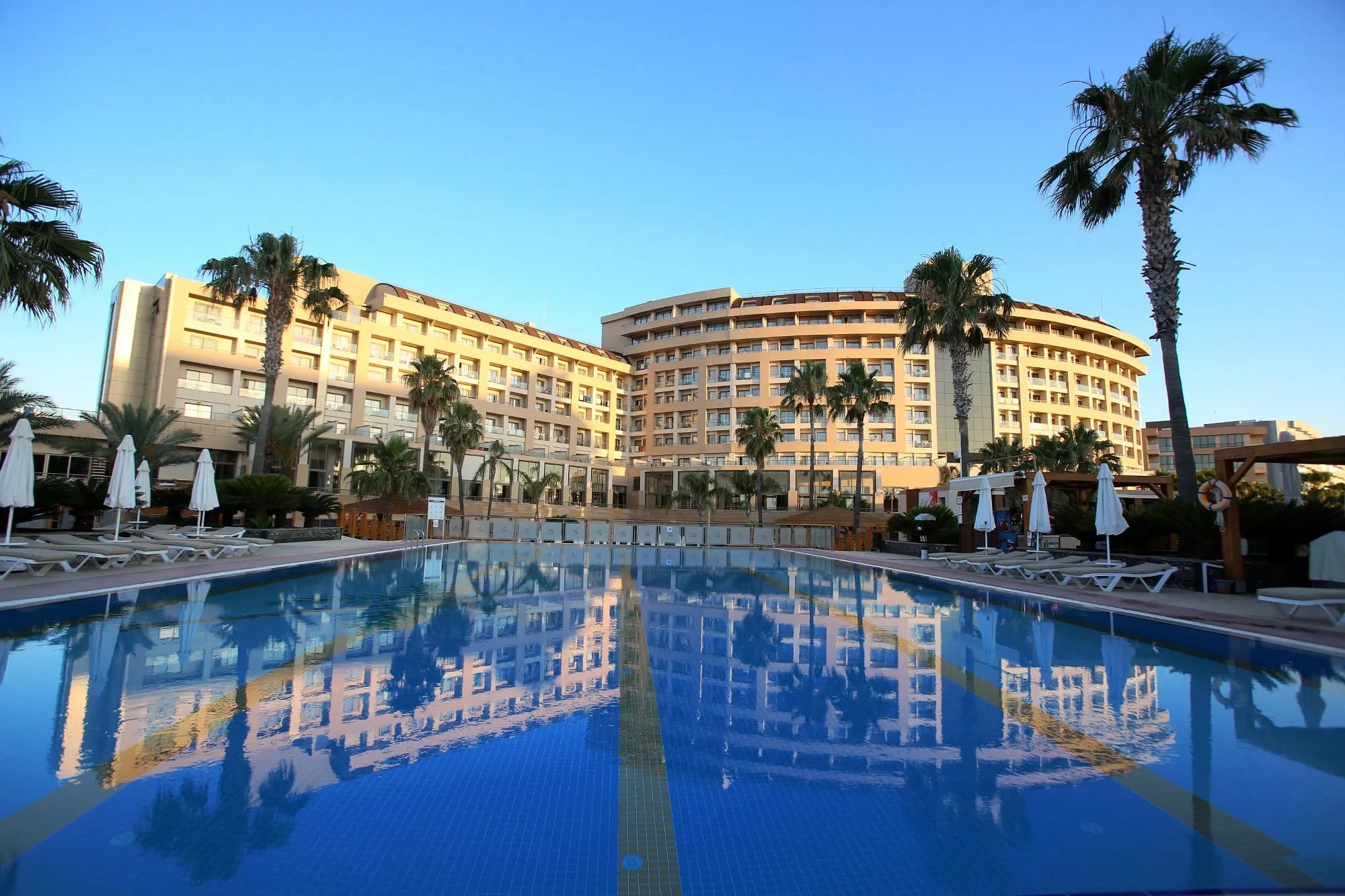 Fame Residence Lara & Spa – Zwembad bij hotel, Antalya