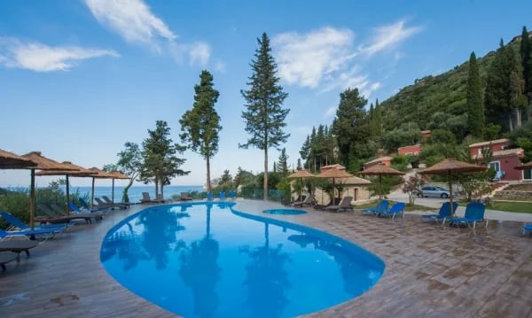 Blue Princess Beach Hotel & Suites – Zwembad en baai, Liapades
