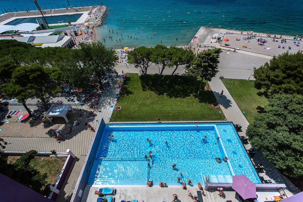 Hotel Kornati – Zwembad aan zee, Biograd na Moru