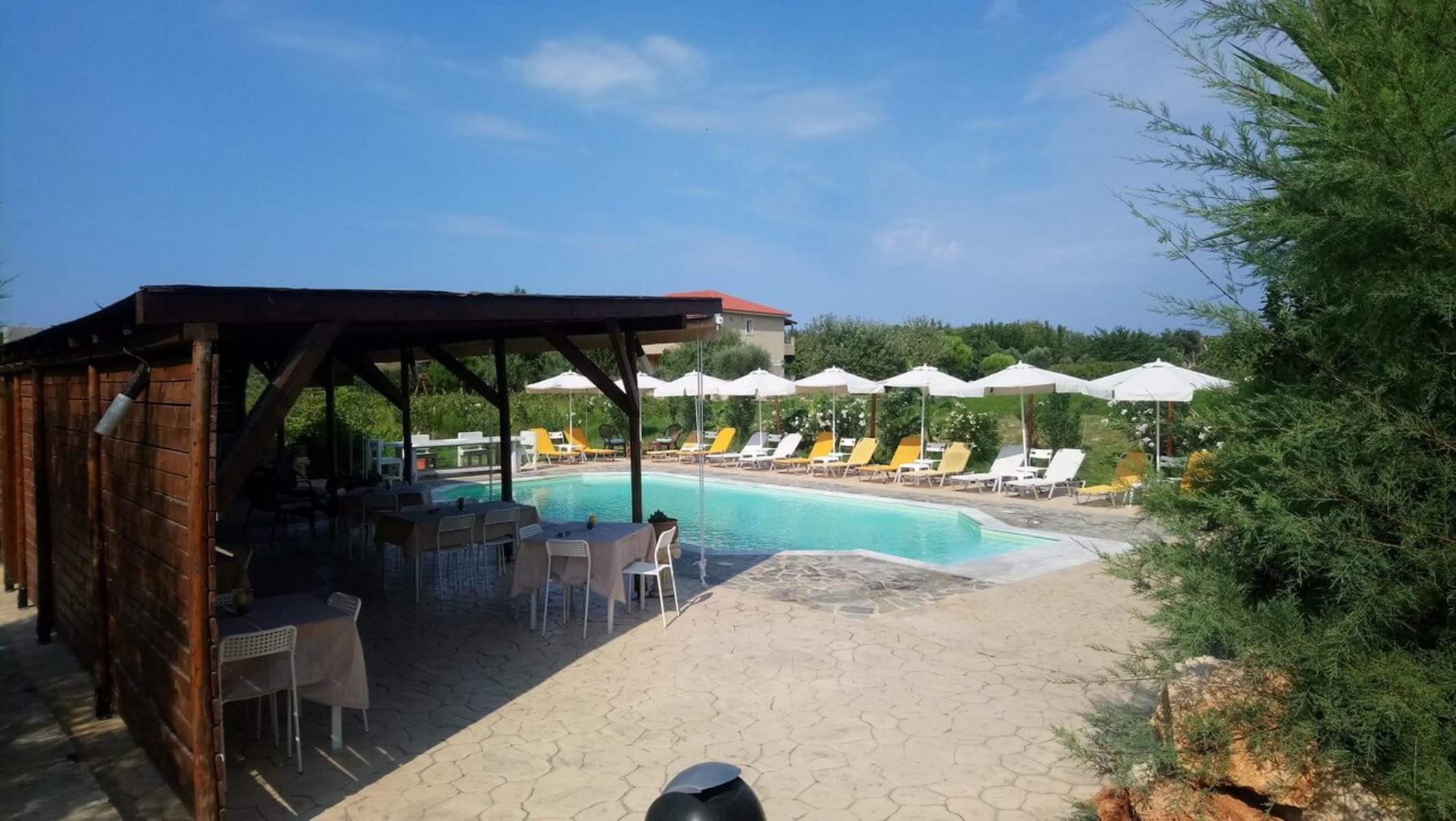 Zest @ XI Beach – Terras met zwembadzicht, Lixouri
