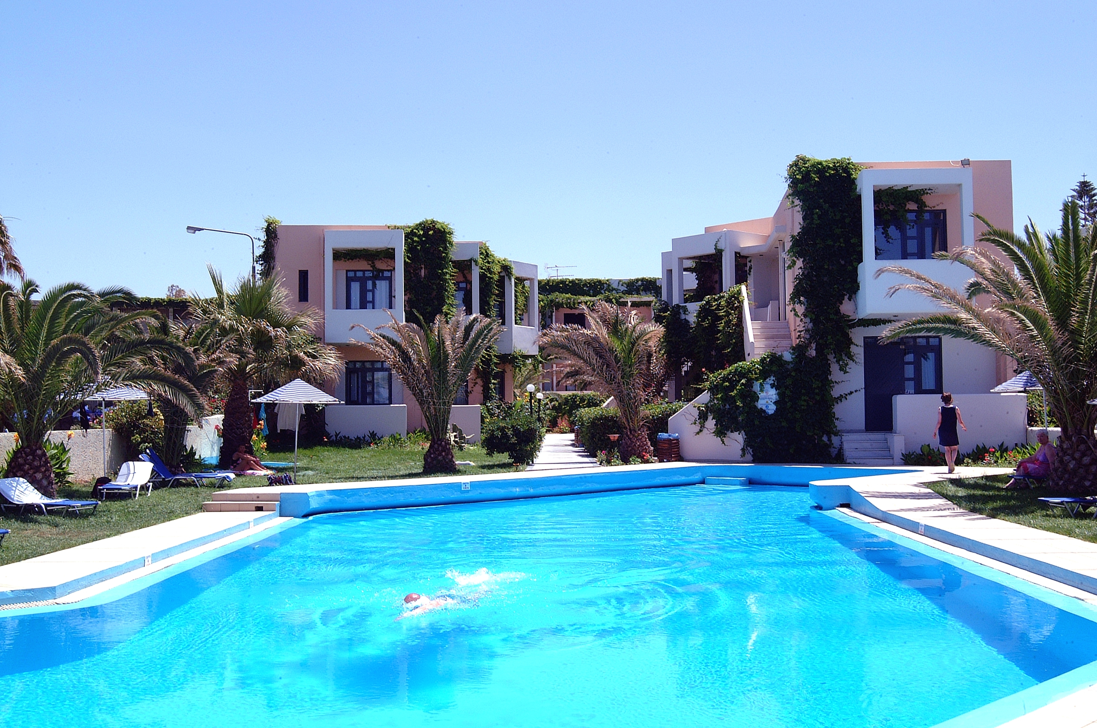 Eva Bay Hotel – Zwembad met appartementen, Adelianos Kambos