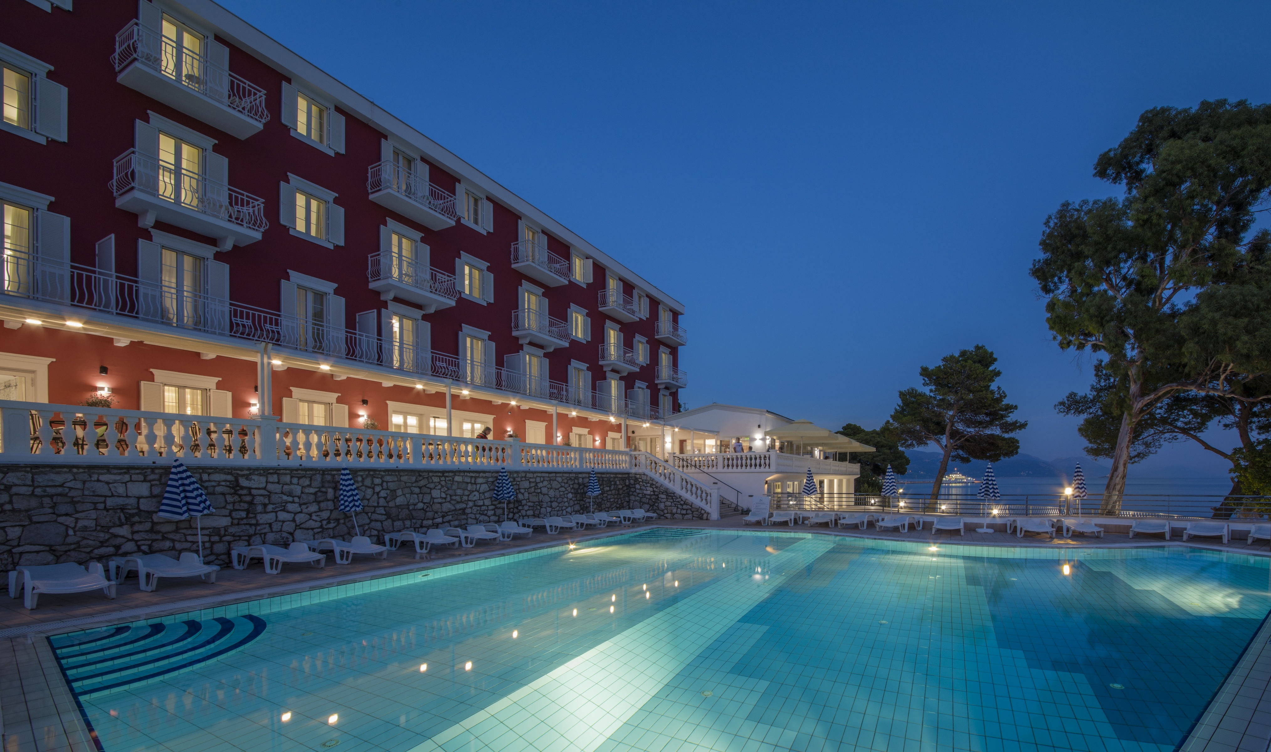 Aminess Younique Bellevue Hotel – Zwembad in de avond, Orebic