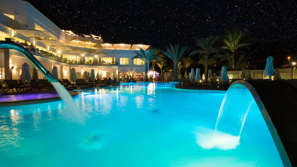 Insotel Tarida Beach Resort & Spa – Zwembad bij avond, Cala Tarida