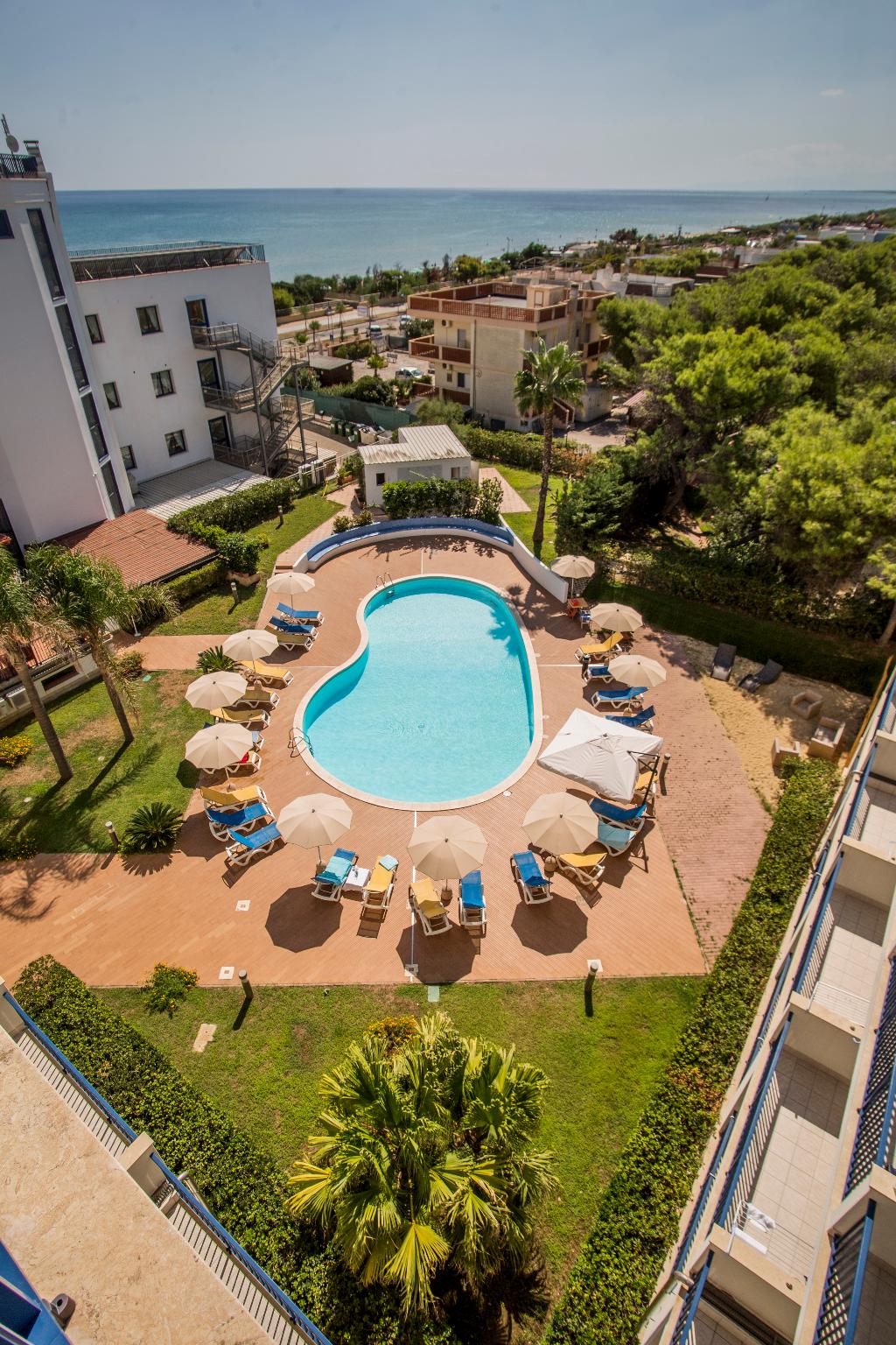 Ticho's Hotel – Zwembad van bovenaf, Castellaneta Marina