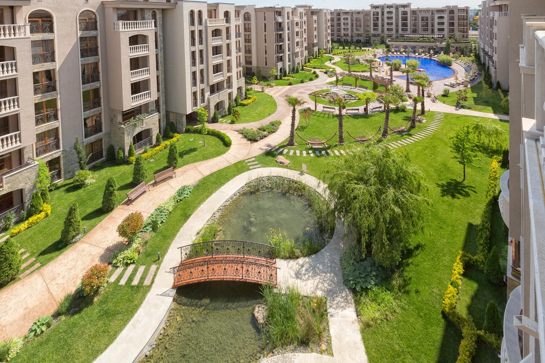 Cascadas Family Resort – Tuin met beekje, Sunny beach