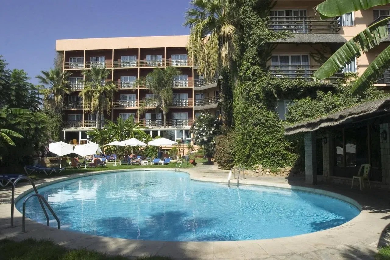 Tropicana Costa del Sol Hotel – Zwembad met palmen, Torremolinos