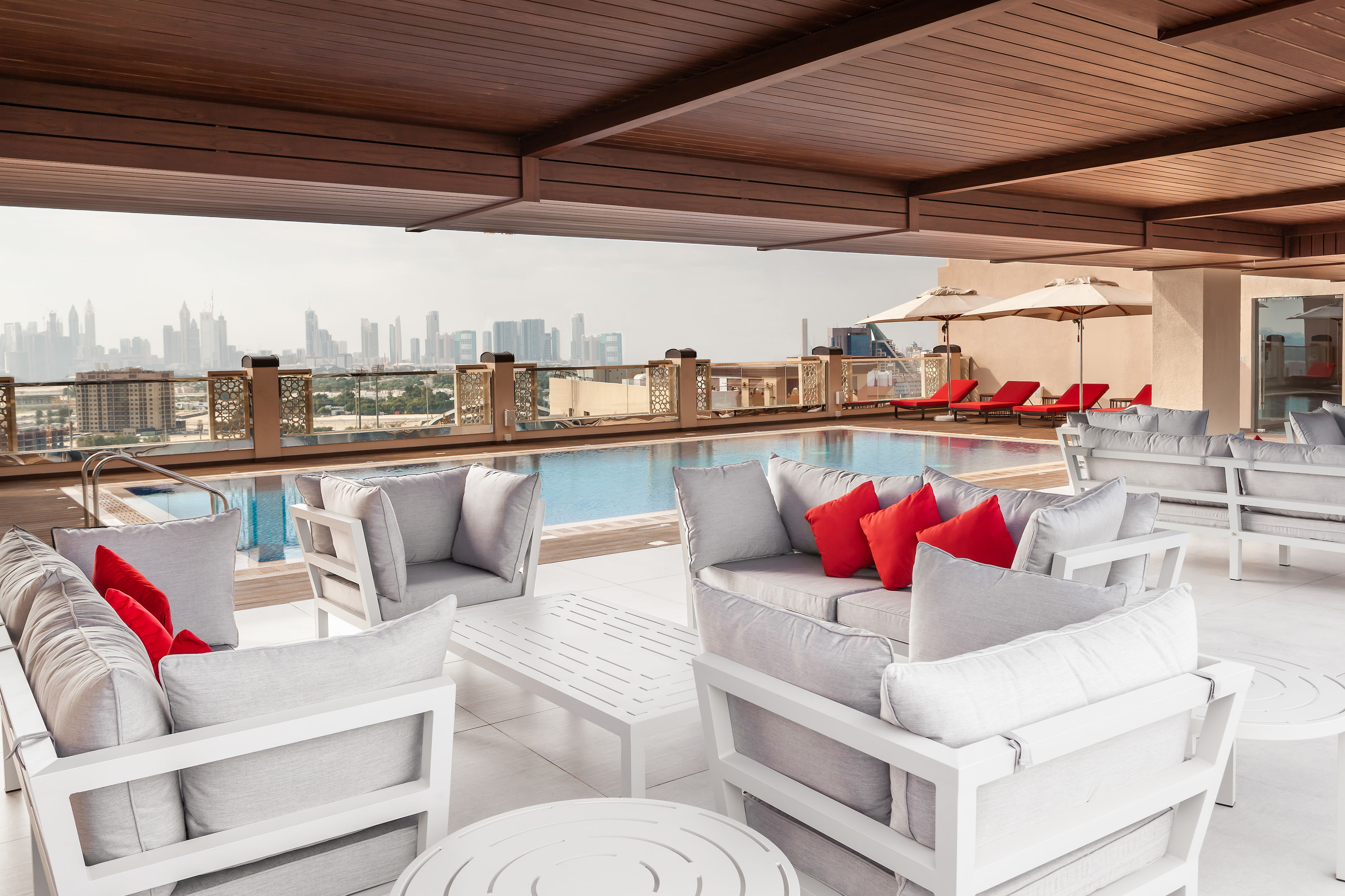 DoubleTree by Hilton Dubai Al Jadaf – Dakzwembad met skyline, Dubai