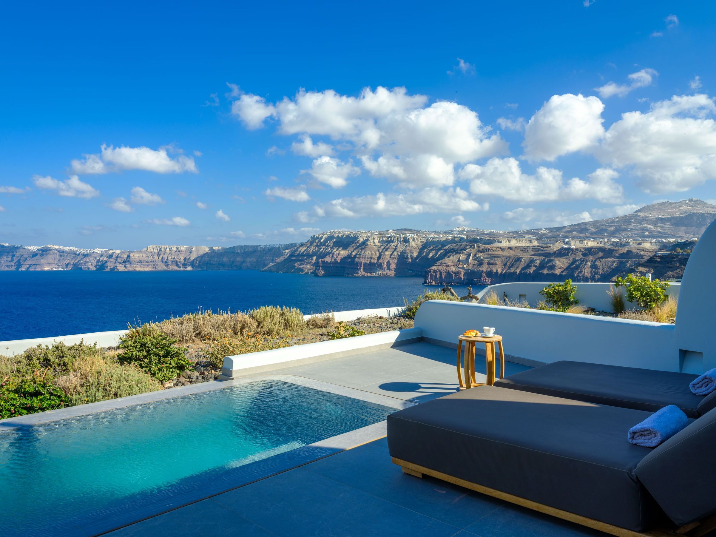 Neptune Luxury Spa Suites – Zwembad met uitzicht, Akrotiri