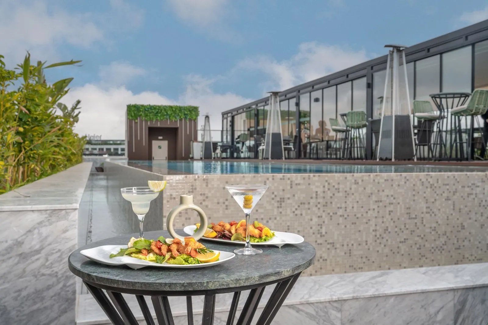 Kenzi Sidi Maarouf Hotel – Cocktails bij zwembad, Casablanca