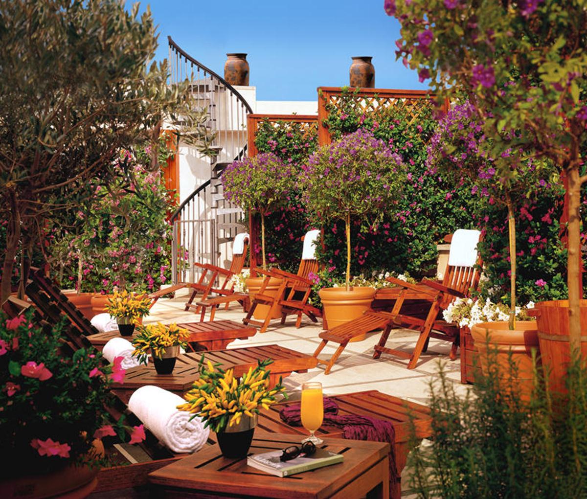Hotel Dei Mellini – Dakterras met bloemen, Rome