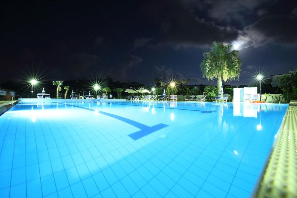 Hotel Calabrisella – Zwembad in de avond, Capo Vaticano