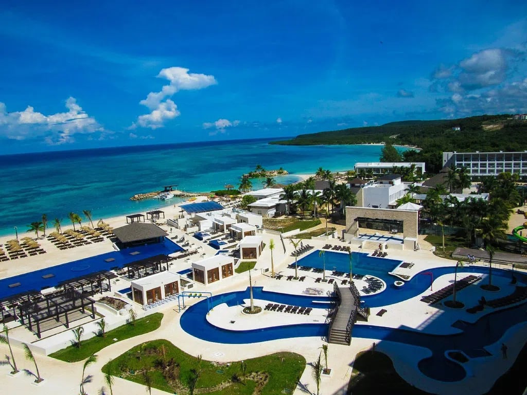 Royalton Blue Waters – Resort aan zee, Falmouth