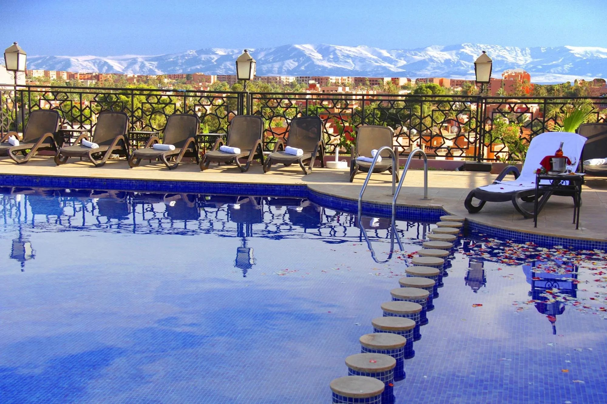 Hotel Imperial Plaza – Dakzwembad met bergen, Marrakech
