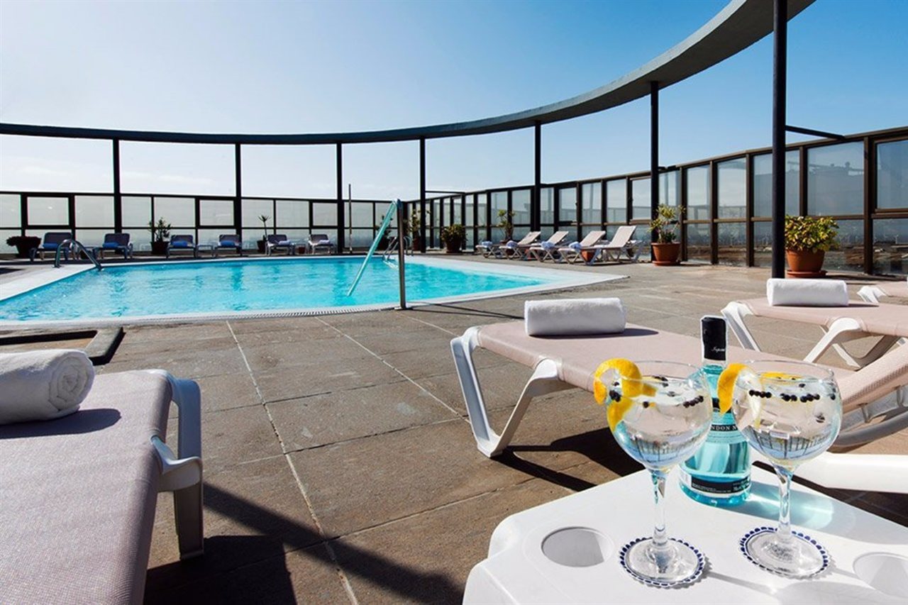 Elba Vecindario Aeropuerto Business & Convention Hotel – Zwembad met drankjes, Vecindario