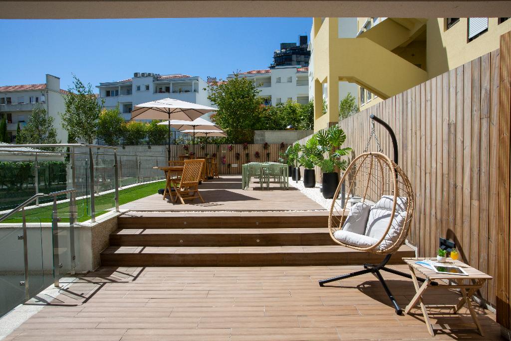 Casual Raizes Porto – Terras met hangstoel, Porto