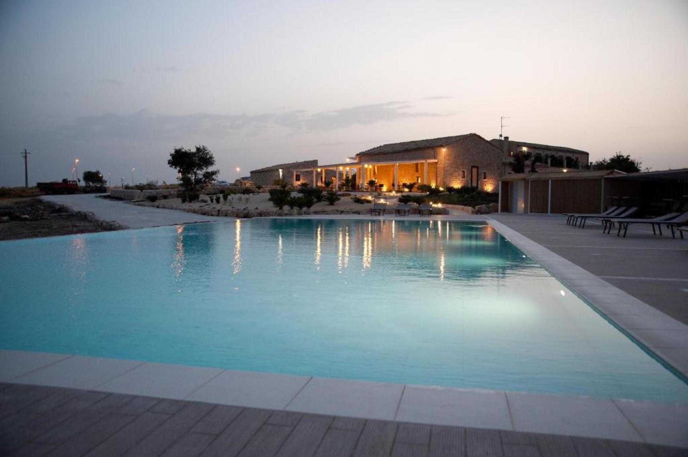La Dimora di Spartivento, Best Western Signature Collection – Zwembad bij avond, Ragusa