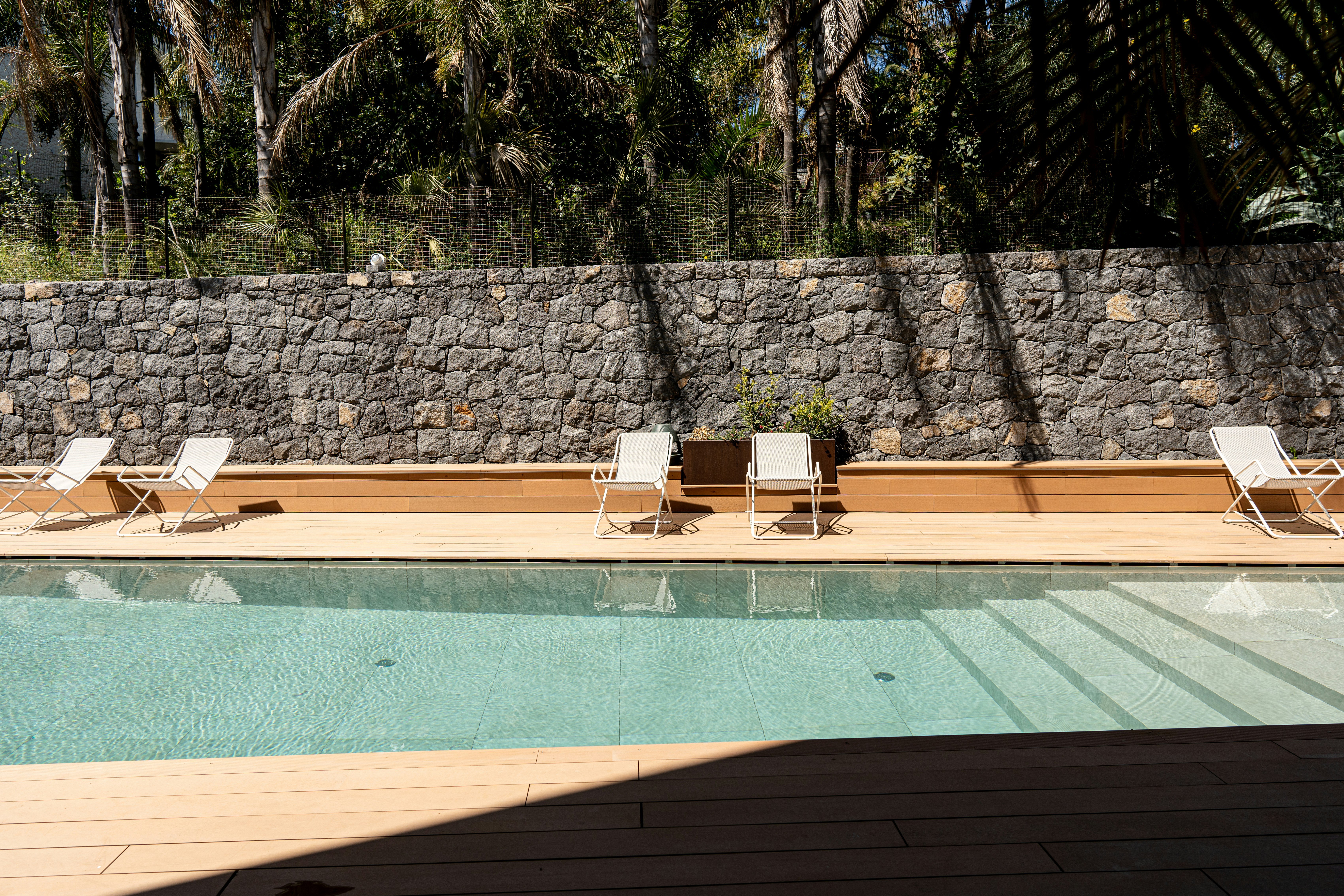 Sicilia's Residence Hotel - Art & Spa – Zwembad met stenen muur, Aci Catena