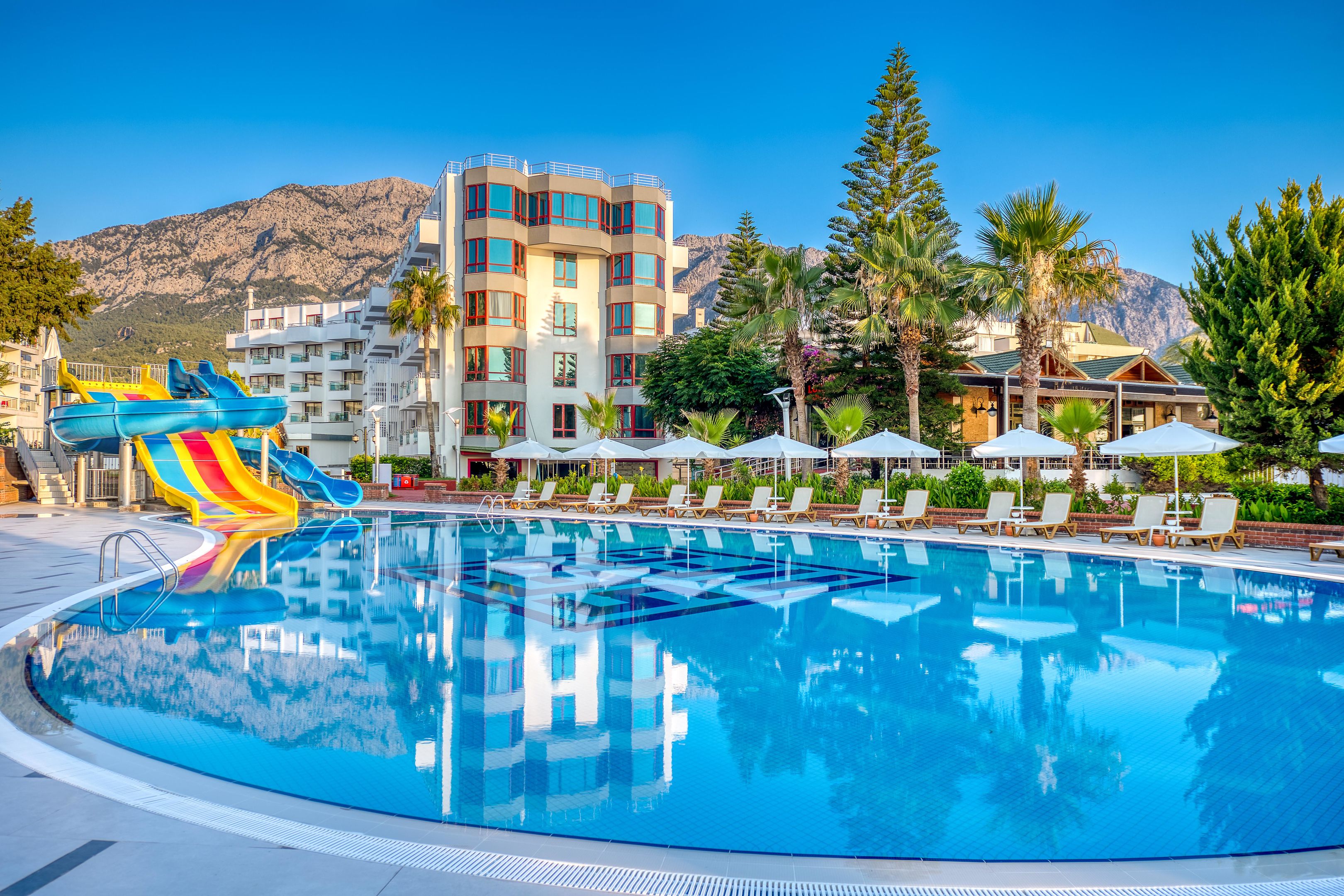 Sealife Kemer Resort Hotel – Zwembad met hotel en glijbaan, Kemer