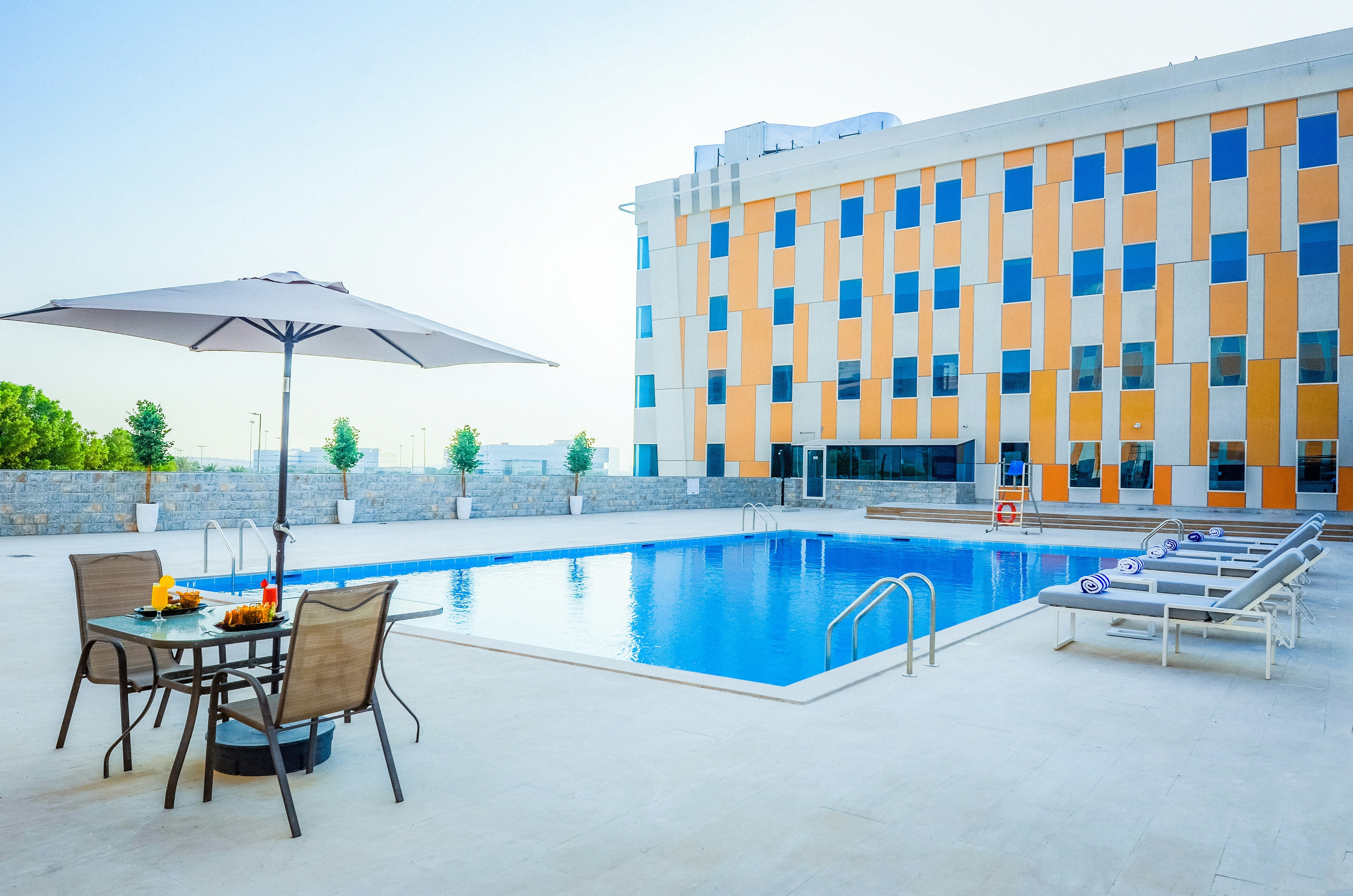 Vogo Grand Hotel Dubai – Zwembad met parasol, Dubai