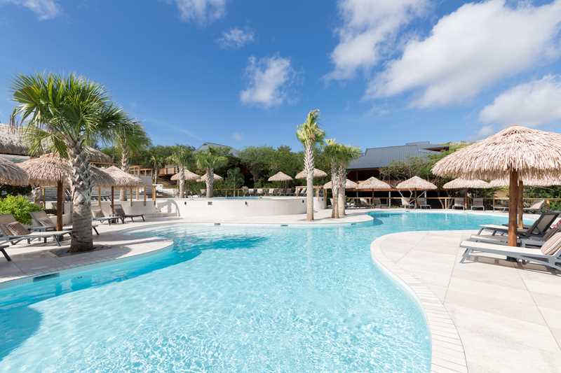 Morena Resort – Zwembad met palmen, Jan Thiel Baai