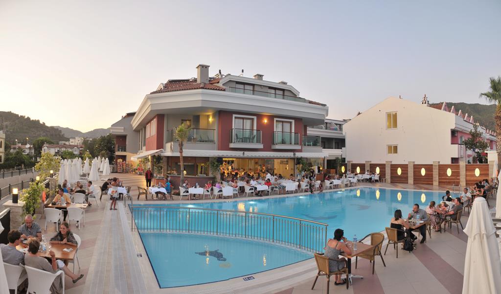 Pasabey Hotel – Zwembad bij schemer, Marmaris