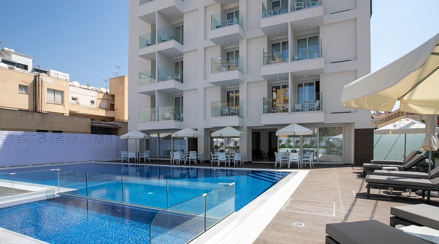 Best Western Plus Larco Hotel – Zwembad met glazen rand, Larnaca