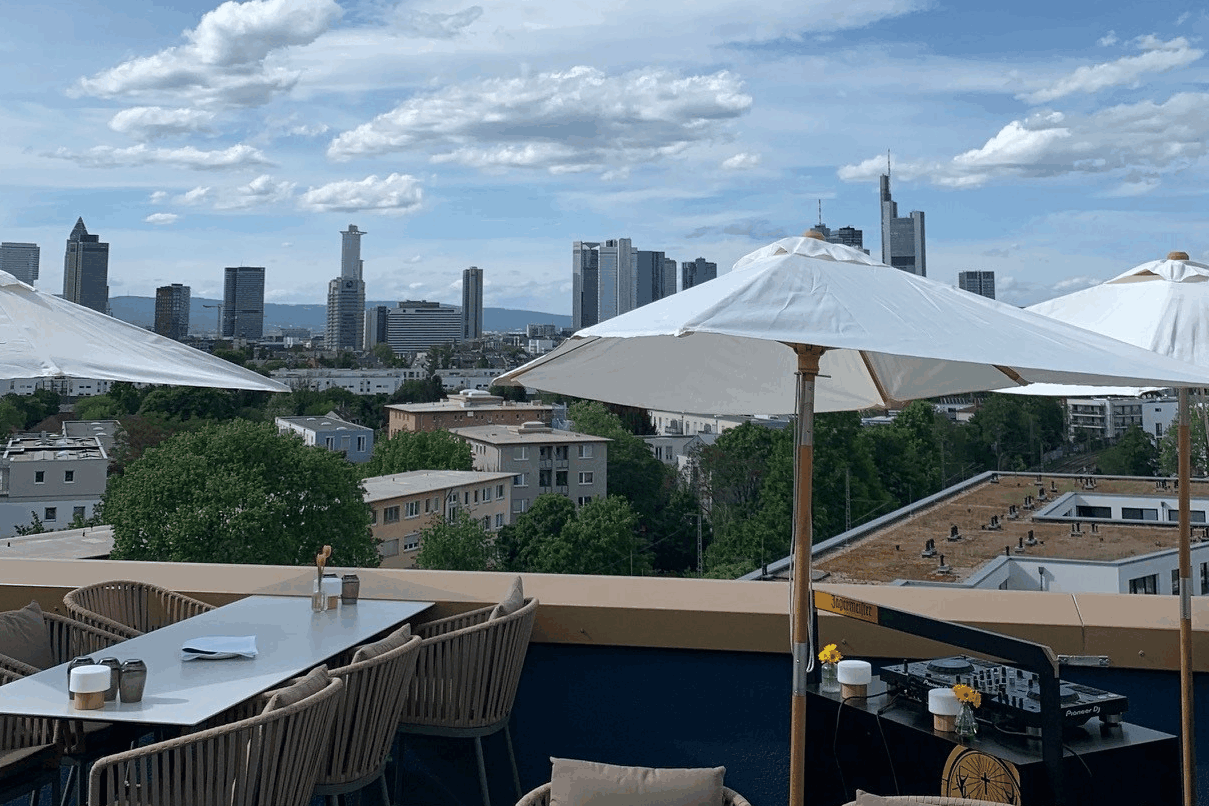 The Blasky Hotel & Rooftop