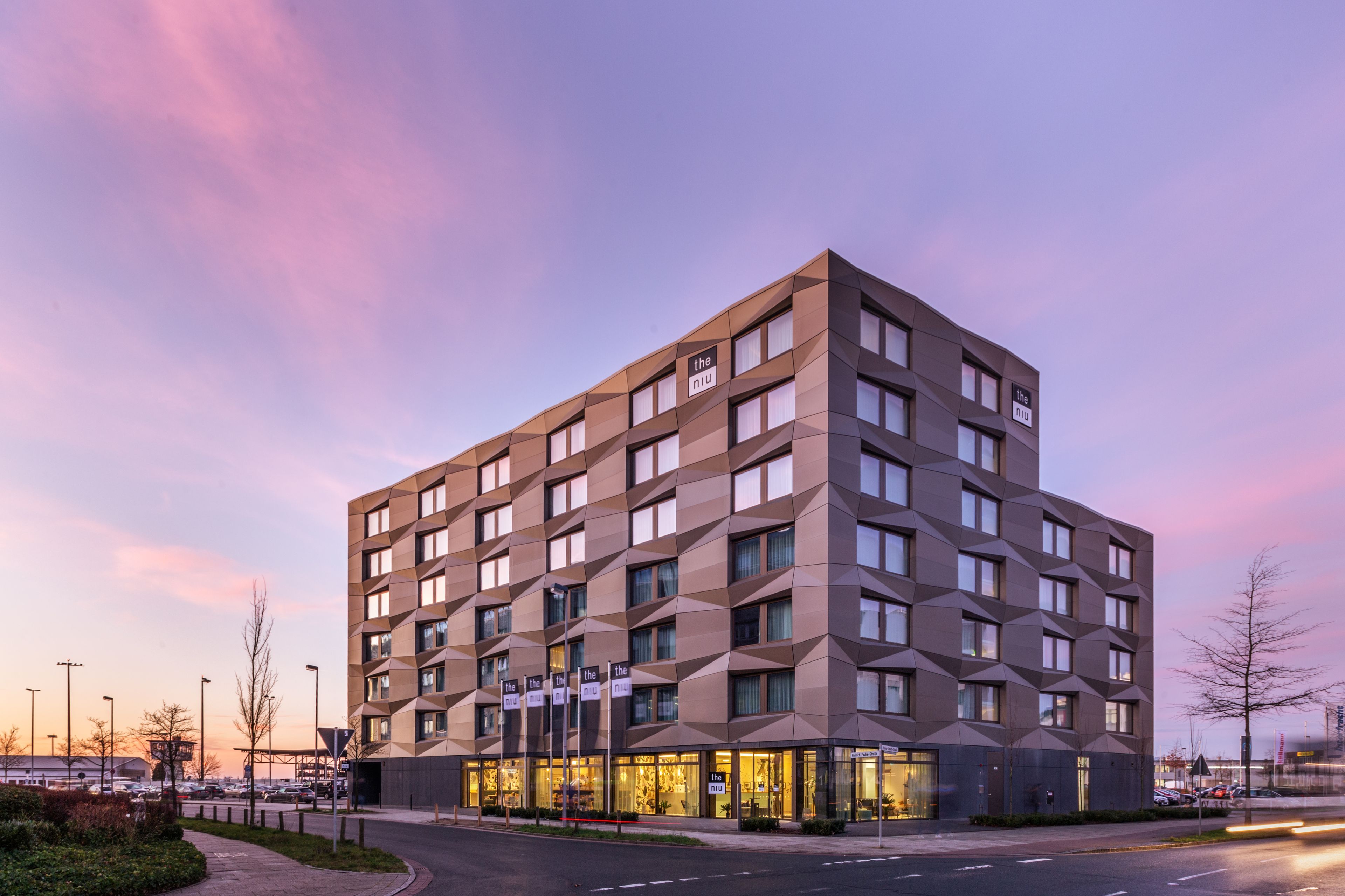 Holiday Inn - the niu Crusoe