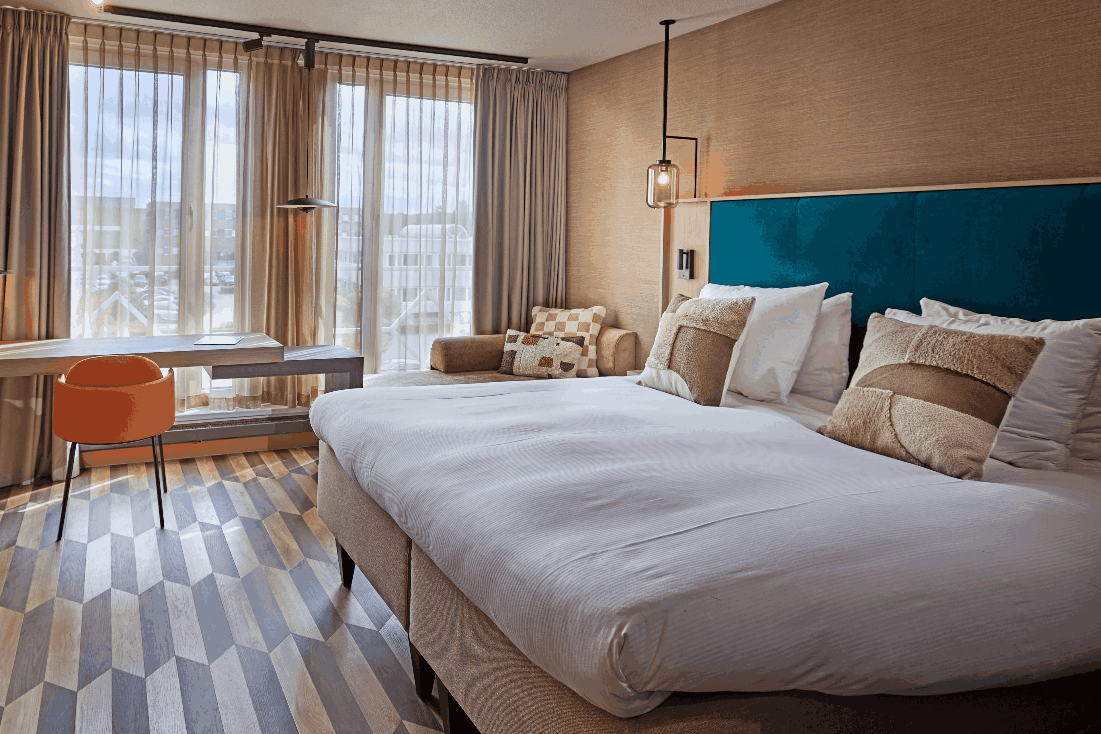 Carlton Oasis Hotel