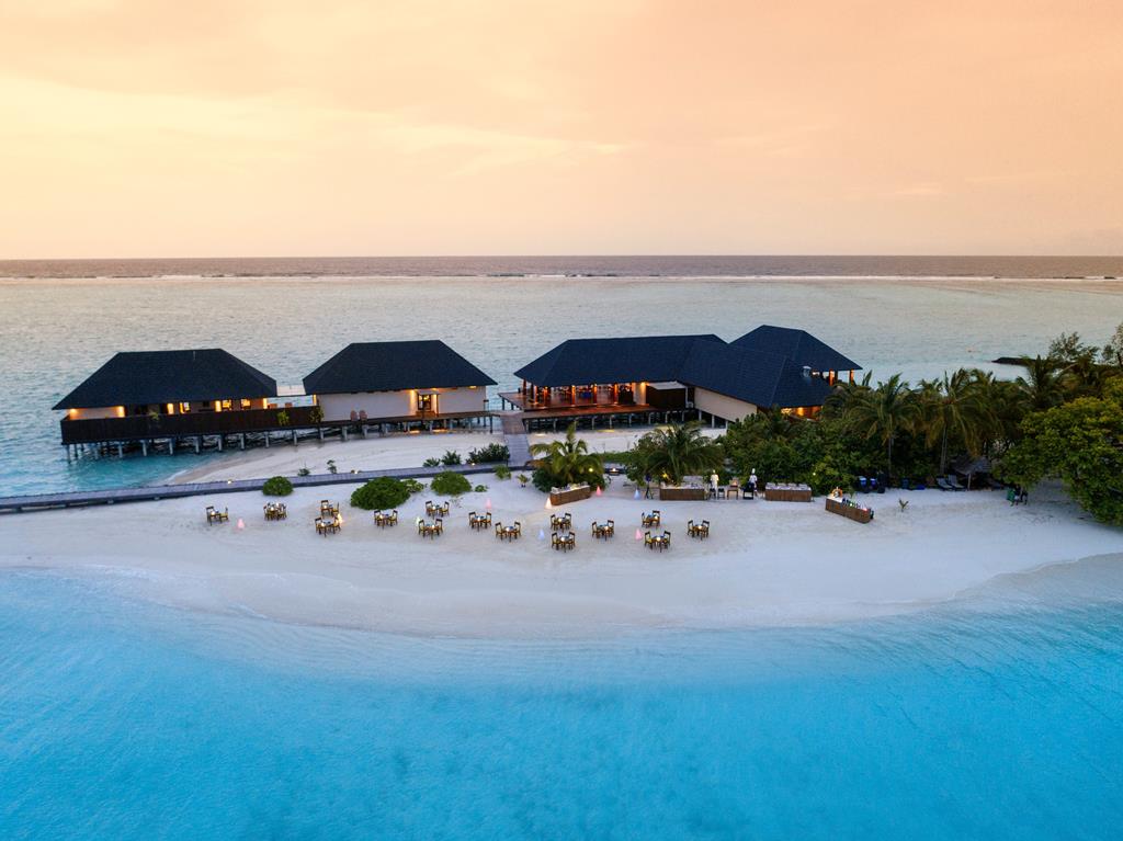 Summer Island Maldives – Strand bij avond, Noord Male Atol