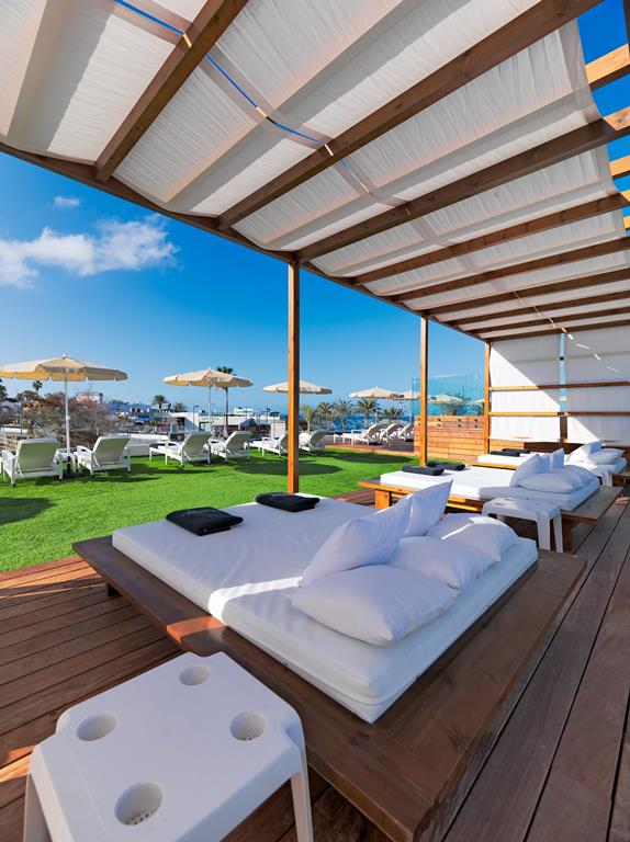 H10 Gran Tinerfe – Daybeds op terras, Costa Adeje