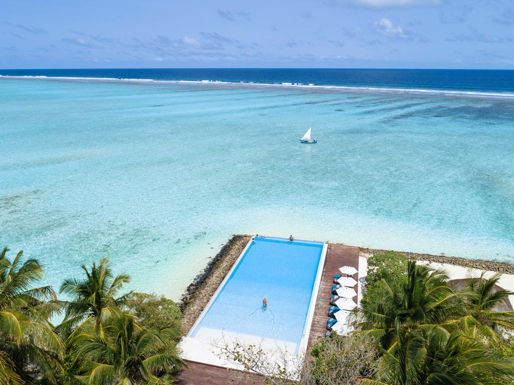 Summer Island Maldives – Zwembad aan zee, Noord Male Atol