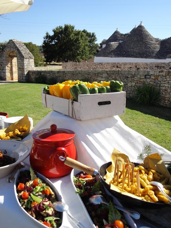 La Chiusa di Chietri – Buffet in tuin, Alberobello