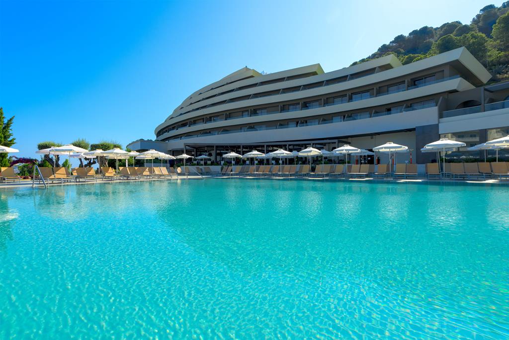 Olympic Palace – Zwembad met hotelgevel, Ixia