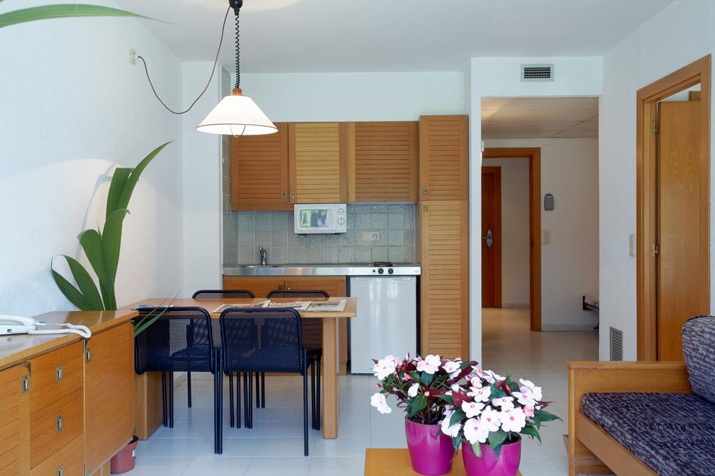 Aparthotel & Village Golf Beach – Keuken met eethoek, Platja de Pals