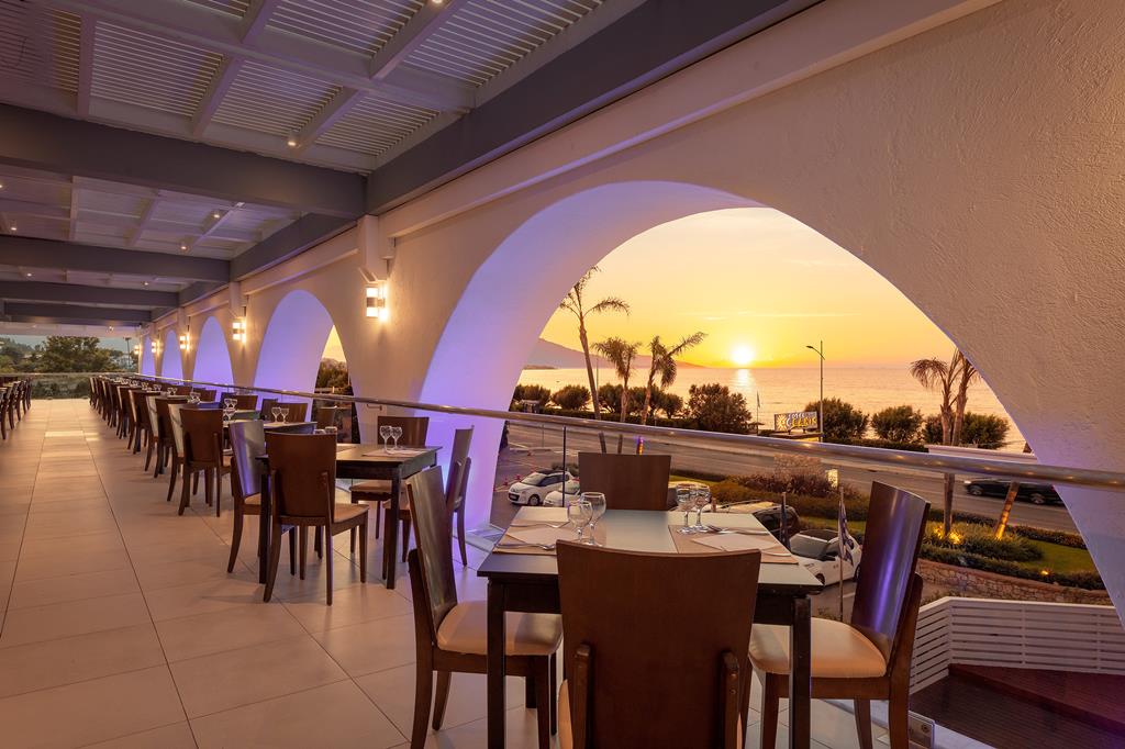 Oceanis – Terras bij zonsondergang, Ixia