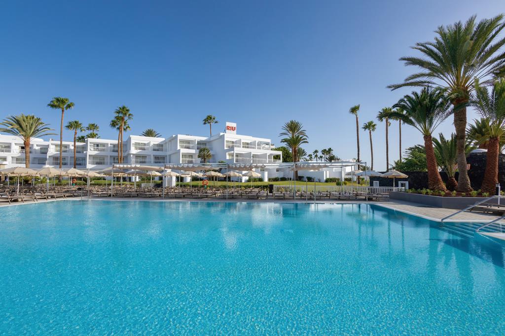 Riu Paraiso Lanzarote – Zwembad met palmen, Puerto del Carmen