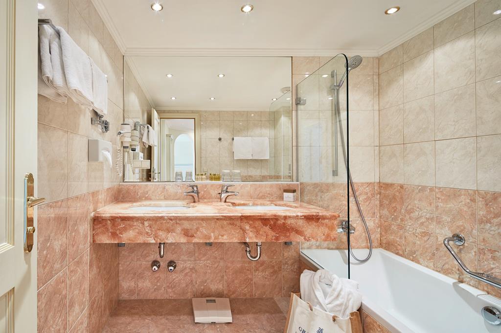 Grandhotel – Badkamer, Zell am See