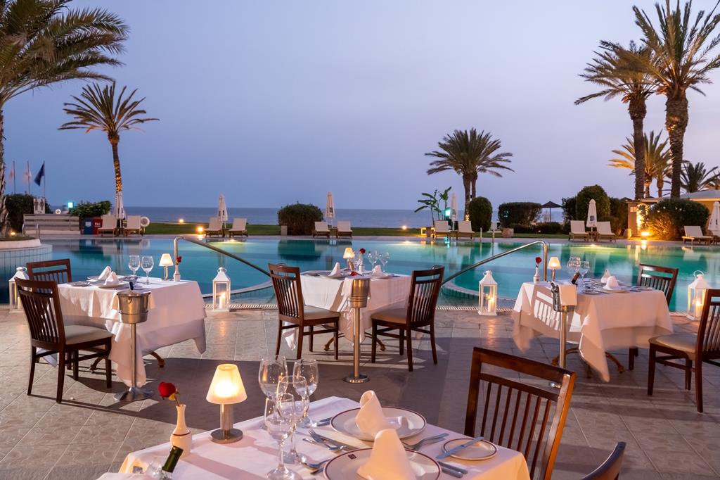 Athena Beach – Diner bij zwembad, Paphos