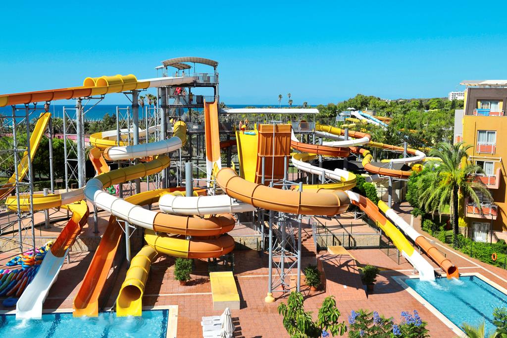 SPLASHWORLD AQI Pegasos World – Waterpark met glijbanen, Side