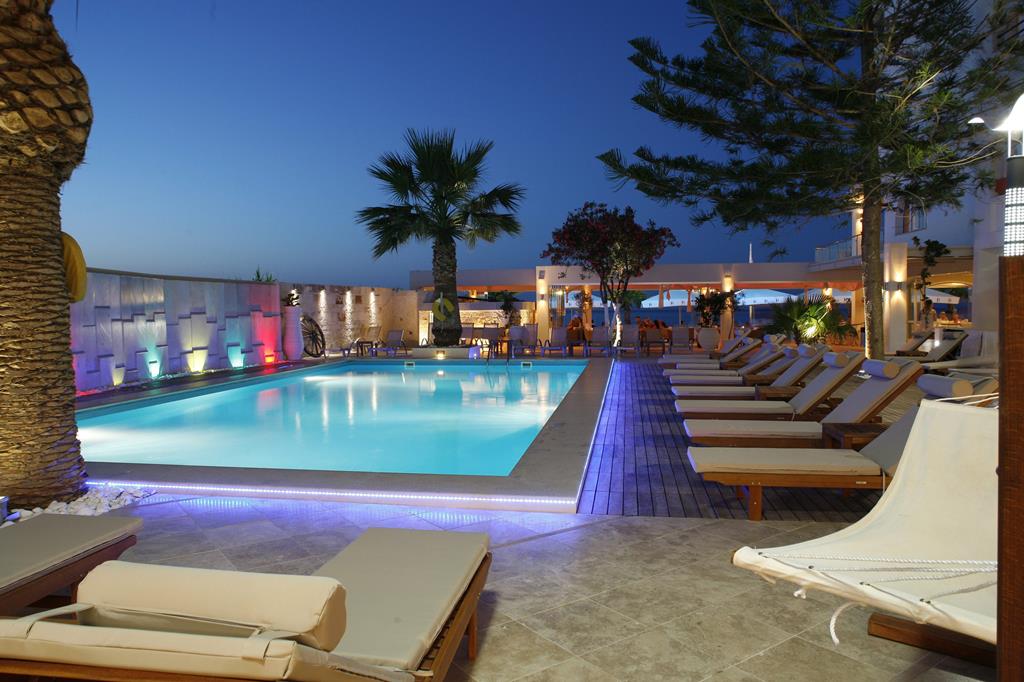 Glaros Beach – Zwembad bij avond, Chersonissos