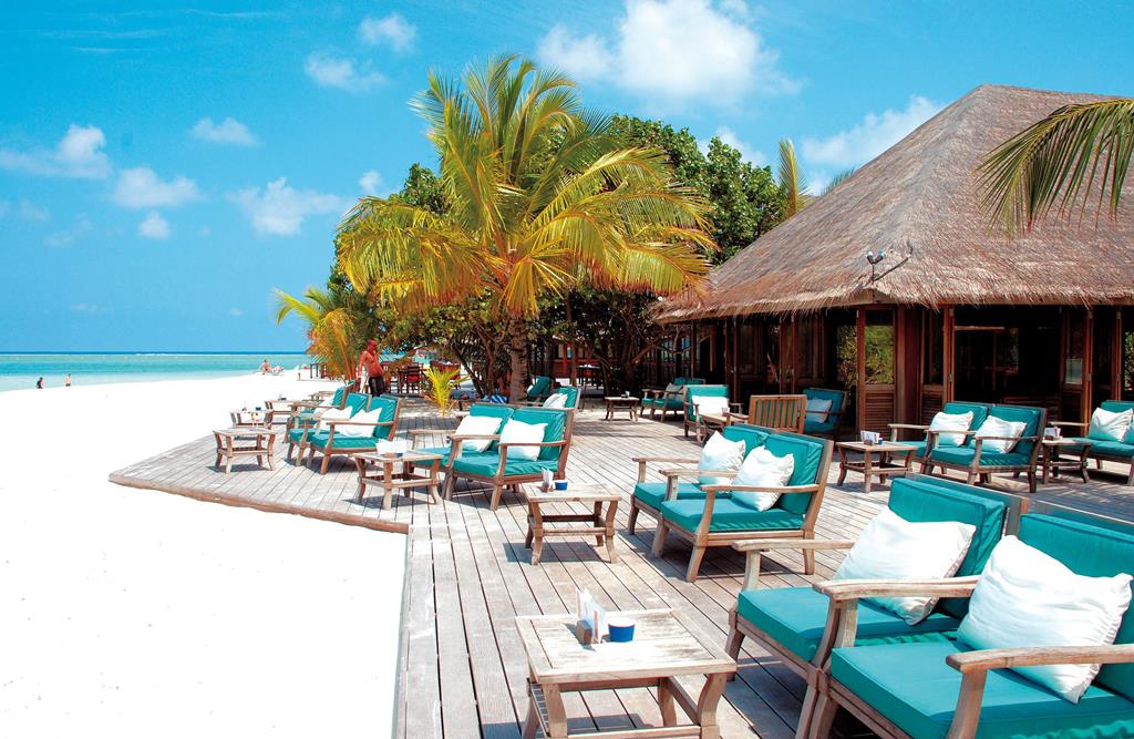 Meeru Maldives Resort Island – Strandterras, Noord Male Atol