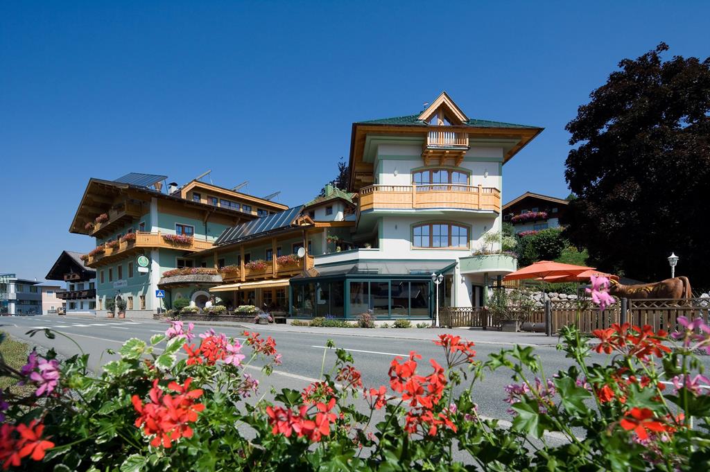 Gasthof Obermair – Hotel met bloemen, Fieberbrunn