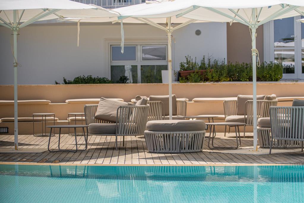 La Coluccia Beach Club – Lounge aan zwembad, Conca Verde