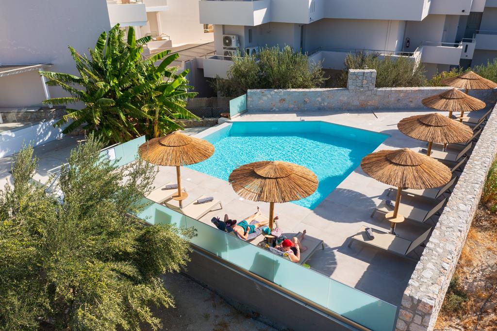 Alkithea Luxury Suites – Zwembad van bovenaf, Karpathos-Stad