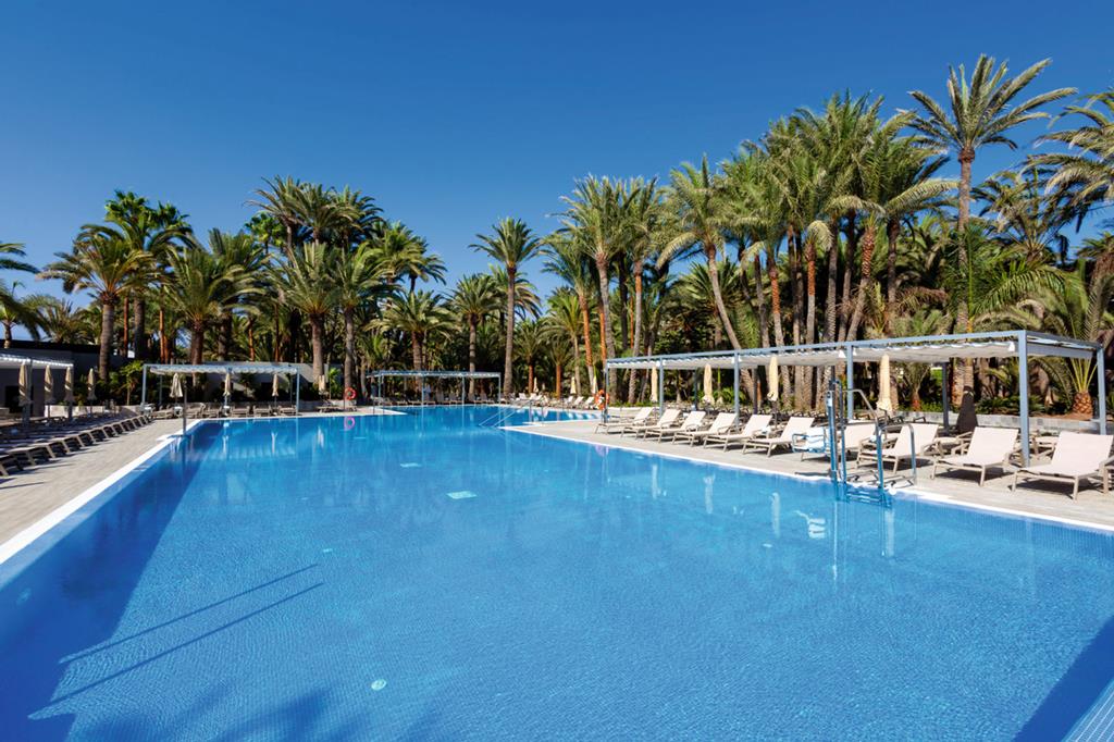 RIU Palace Oasis – Zwembad met ligbedden, Maspalomas